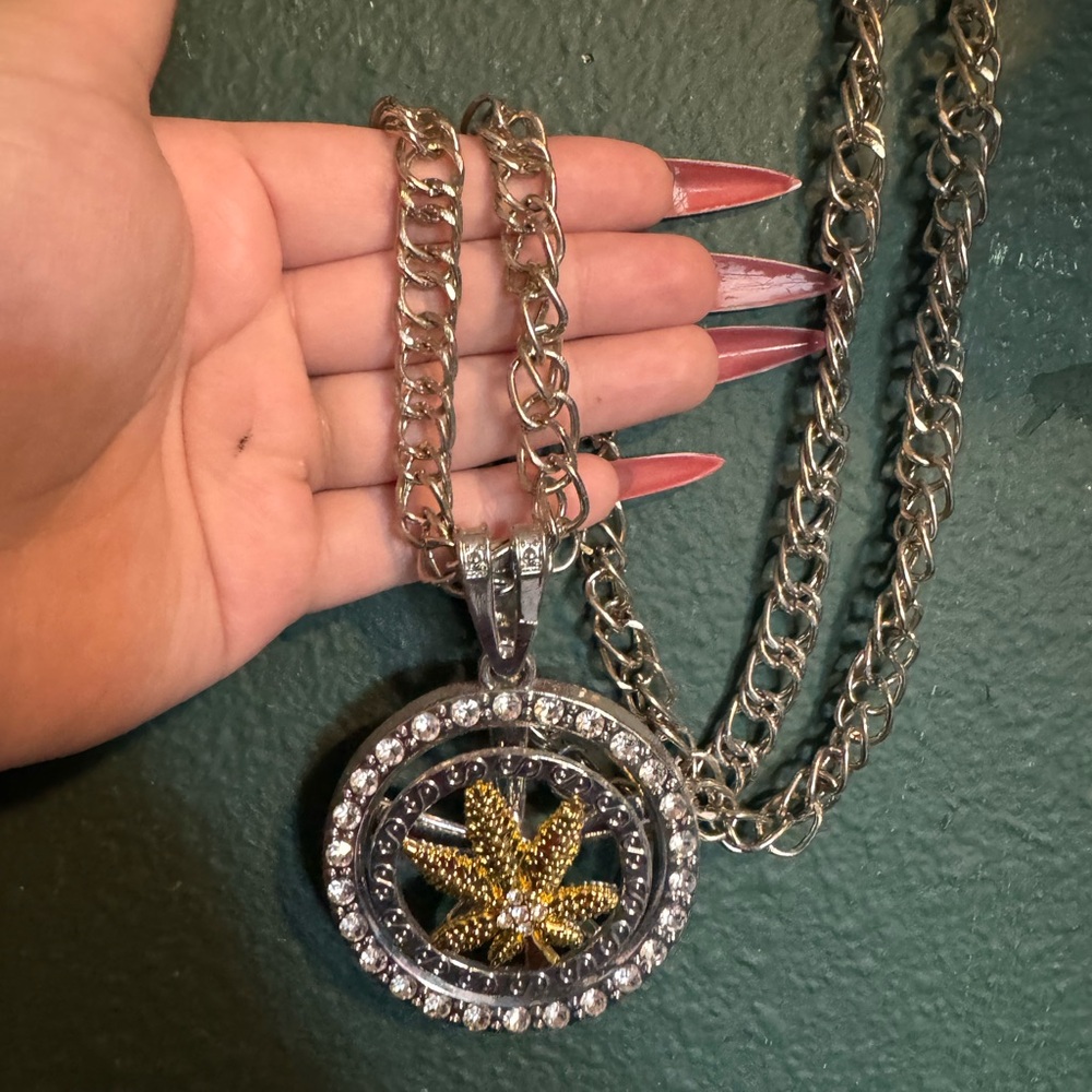 Weed medallion chain